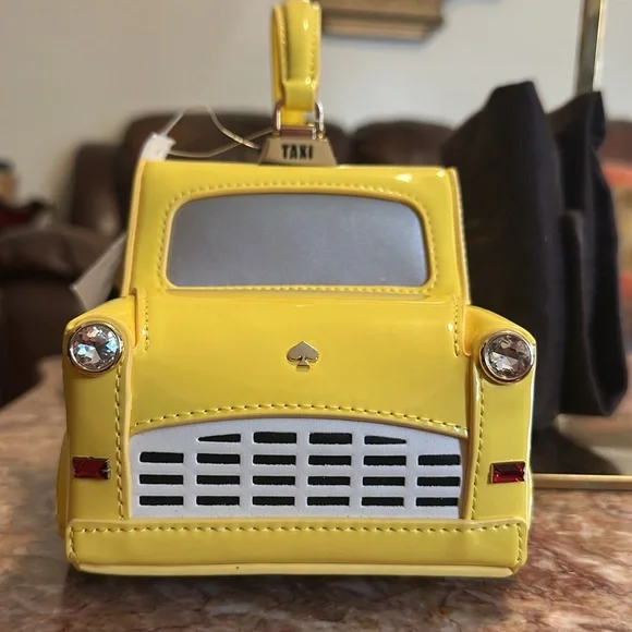 Kate Spade Taxi Cab Handbag w/dust cover - Picture 5 of 16